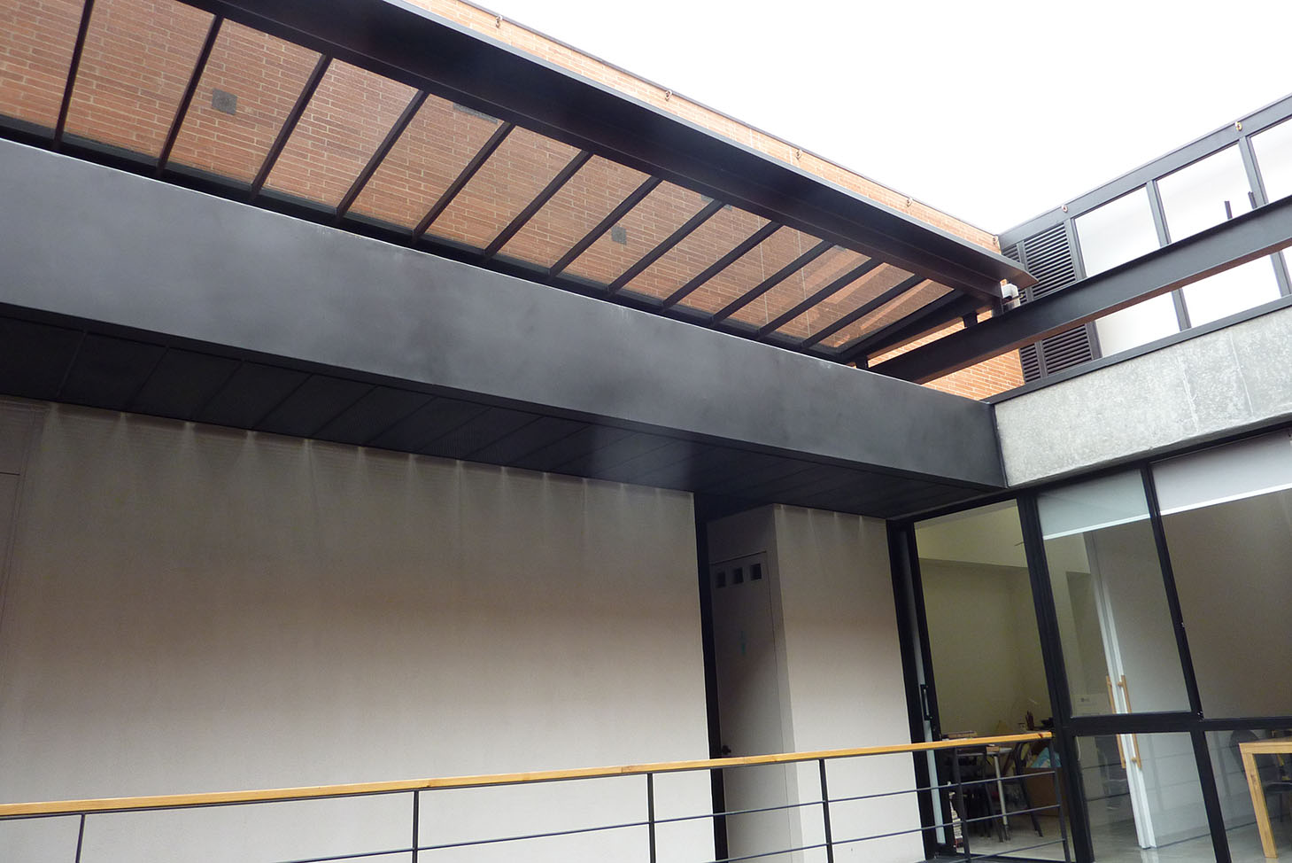 Cubierta corrediza con sistema de apertura motorizado